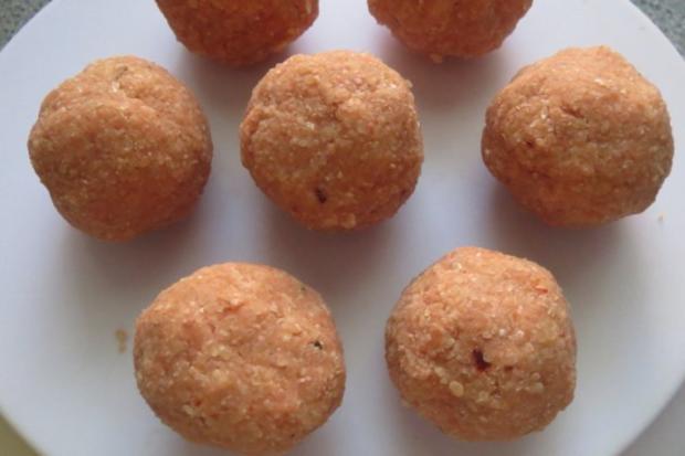 Zucchini und Paprika mit Reis und Hähnchen