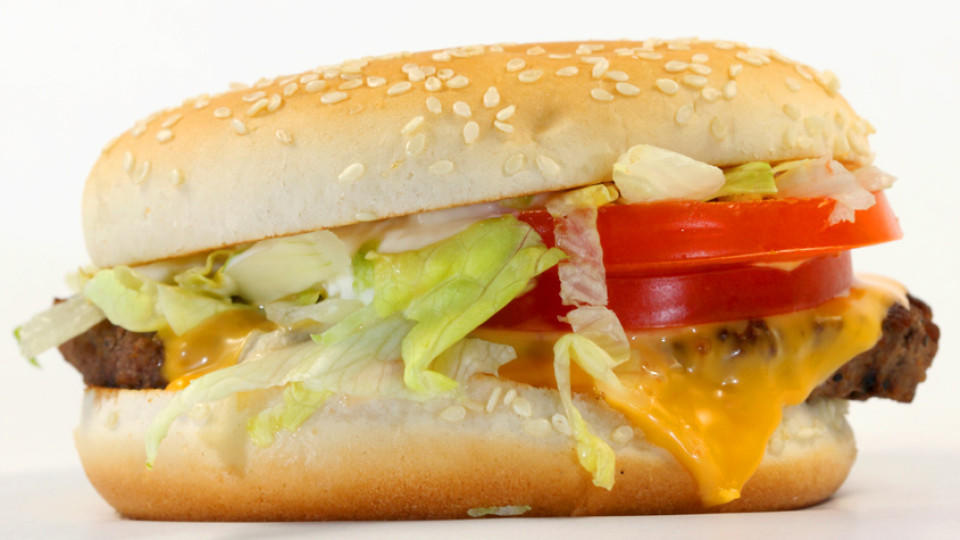Fette in Fast Food machen aggressiver als Alkohol Fettes Fast Food macht aggressiv