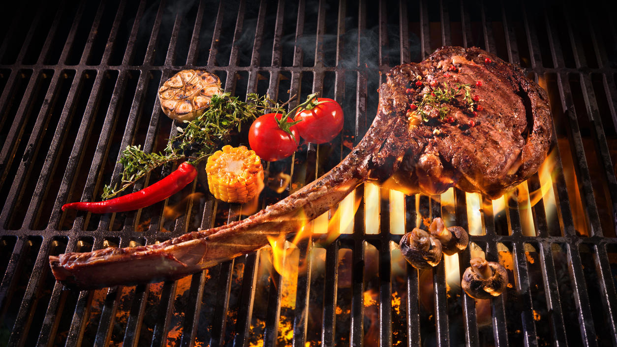 Tomahawk Steak und Boston Butt: Das sind die Grill Trends Tomahawk Steak und Boston Butt: Das sind die Grill Trends