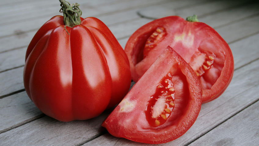 Mit diesen Tricks häuten Sie Tomaten blitzschnell! Mit diesen Tricks häuten Sie Tomaten blitzschnell!