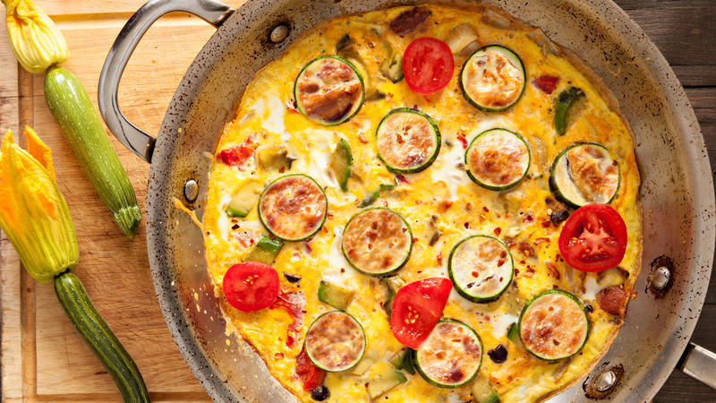 In nur vier Minuten zubereitet Herzhafter Gemüsepfannkuchen mit Parmesan