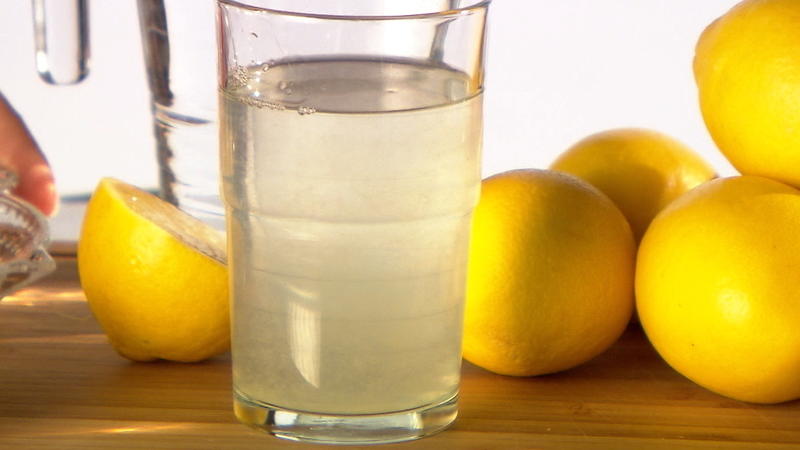 Wir haben es getestet. Taugt es wirklich was? Das Wundermittel: Zitronenwasser