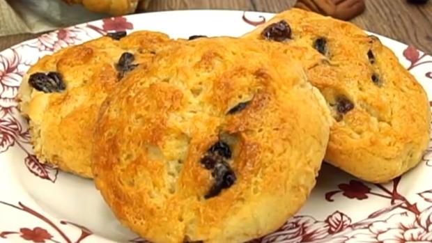 Rosinenbrötchen aus Quark-Öl-Teig