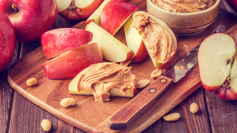 Müsliriegel, Erdnussbutter & Co. Gesunde Snacks für produktive Arbeitstage
