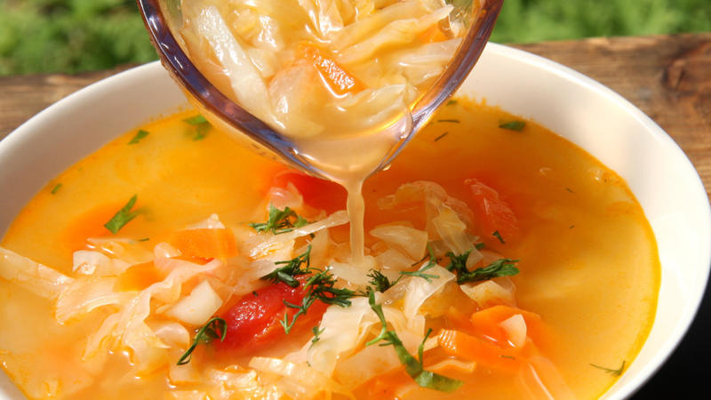 Beliebte Blitzdiät Abnehmen mit Kohlsuppe - funktioniert das?