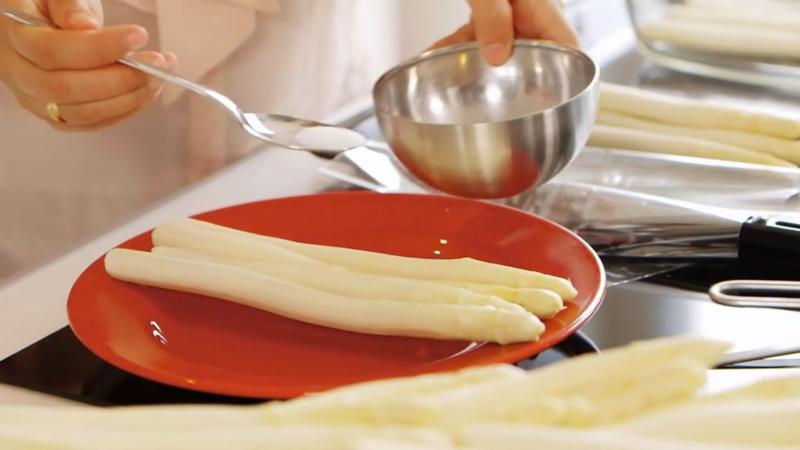So garen Sie Spargel am besten! Bratschlauch, Ofen oder Mikrowelle