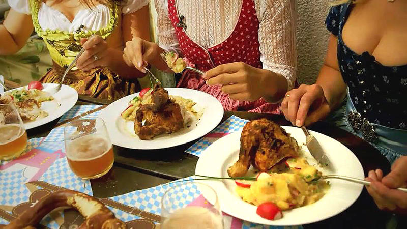Das Punkt-12-Lieblingsgericht Rezept: Wiesnhendl und bayerischer Kartoffelsalat