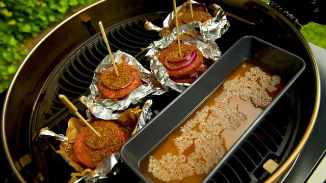 Reis von Grill? Das geht! Kurios grillen: Ausgefallene Rezepte im Test