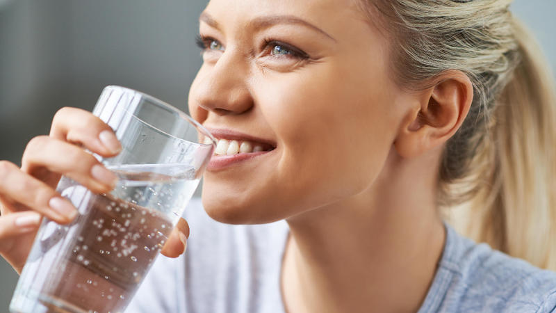 Mineralwasser bei Stiftung Warentest Schmeckt teures Wasser besser als günstiges?