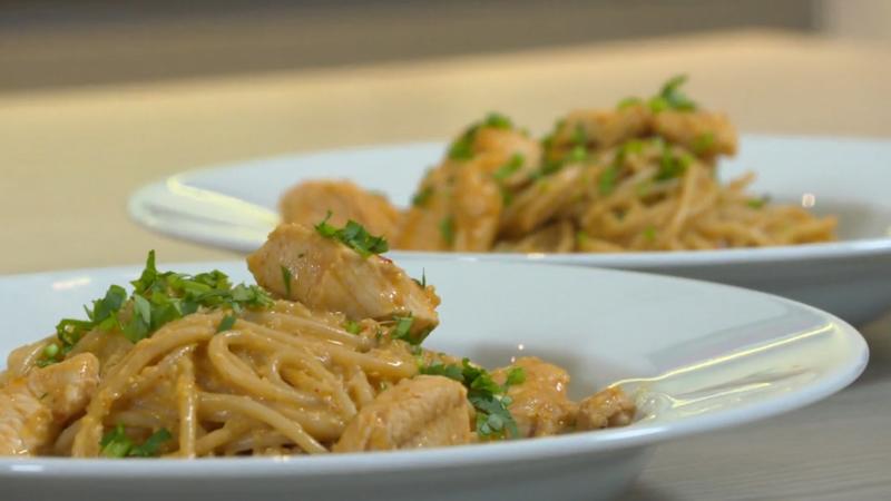 Mehr Glückshormone dank Spezial-Zutaten Erdnüsse, Chili & mehr: Diese Rezepte sorgen für gute Laune!