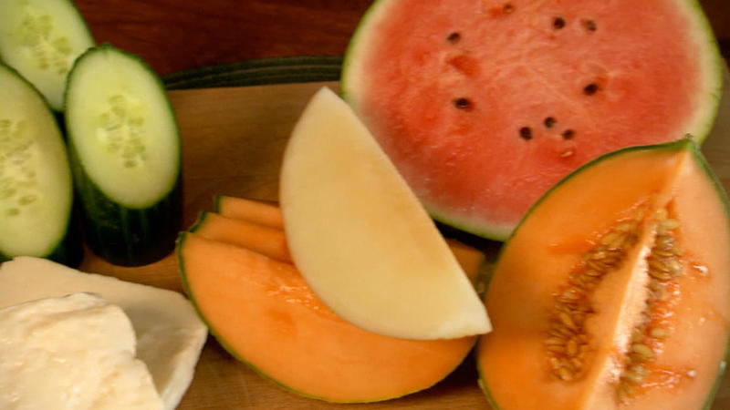 Vorspeise, Hauptgang, Nachtisch Für heiße Sommertage: 3 Rezepte mit Obst