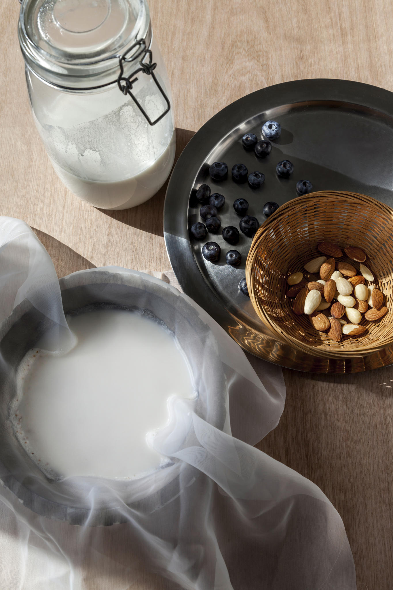 Mandelmilch selber machen: Vegane und laktosefreie Milch-Alternative ...