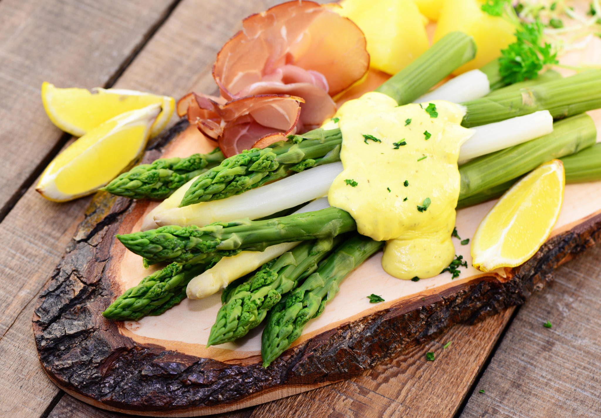 Spannende SpargelFakten Darum ist weißer Spargel teurer als grüner kochbar.de