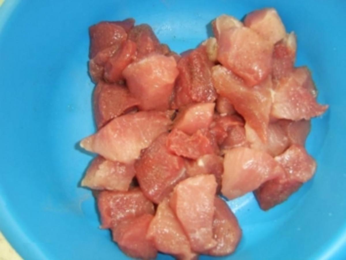 Paprika- Schweinegulasch mit Knoblauch - Rezept - Bild Nr. 2