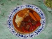 Paprika- Schweinegulasch mit Knoblauch - Rezept