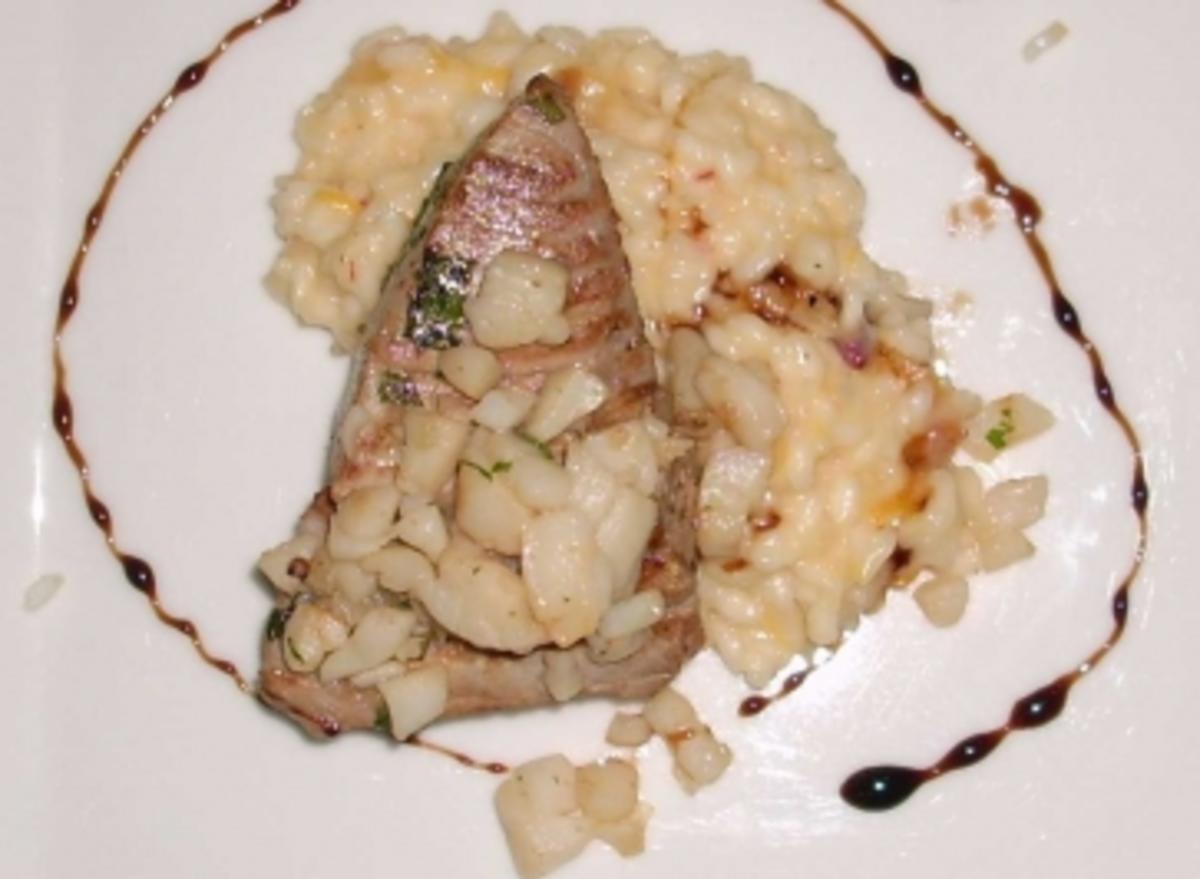 Weißer Tunfisch mit Jakobsmuschelkruste an Aprikosen-Chilirisotto - Rezept