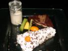 Jamaikanische Physalistorte an exotischem Fruchtspieß und Nussecken - Rezept