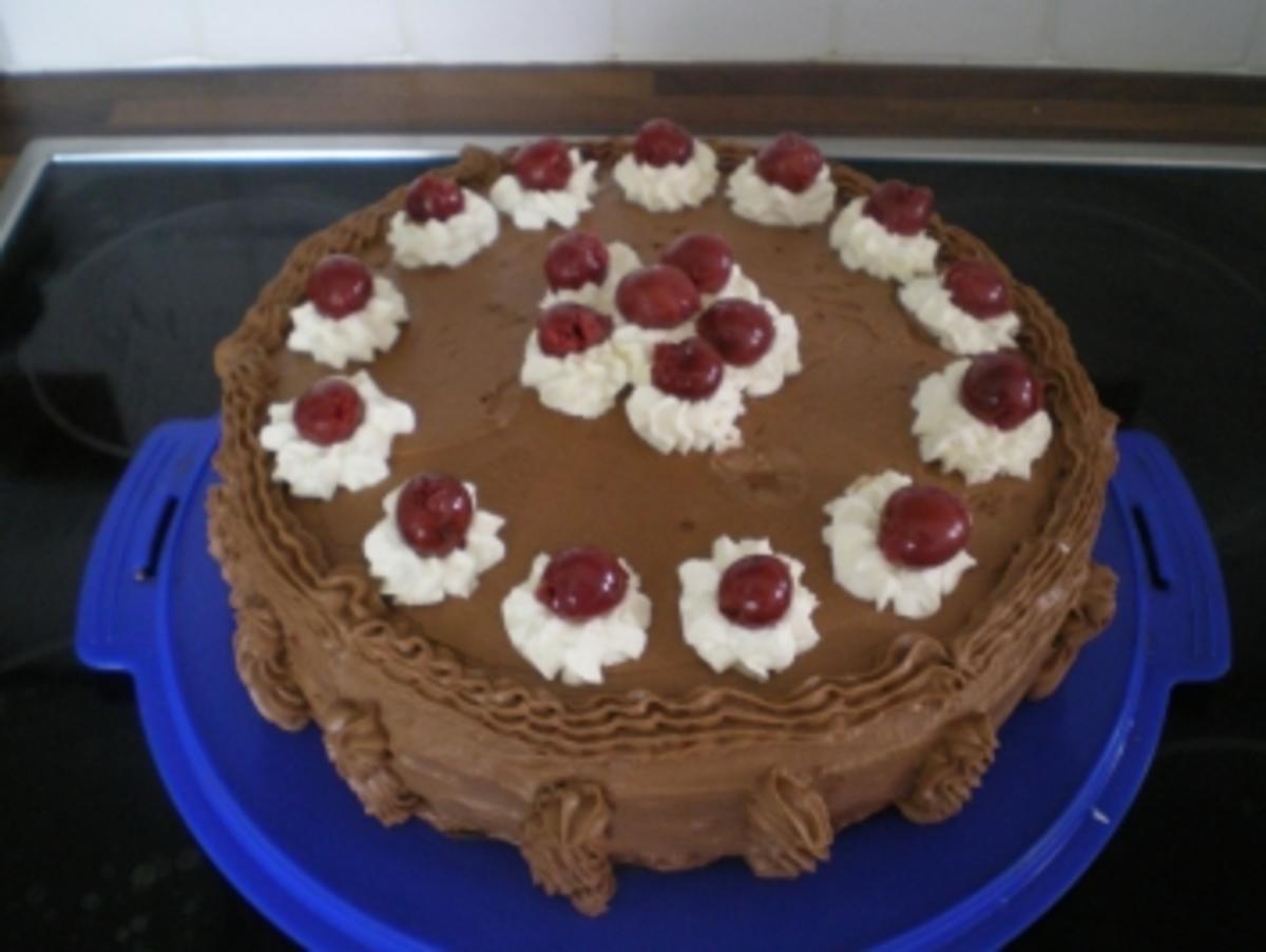 Bilder für Schoko-Sahne-Kirsch-Torte - Rezept