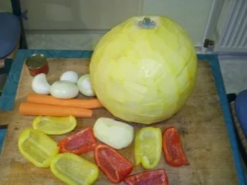 Klösschensuppe mit Paprika, Tomate und Kürbis - Rezept