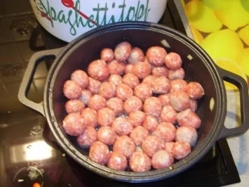 Klösschensuppe mit Paprika, Tomate und Kürbis - Rezept