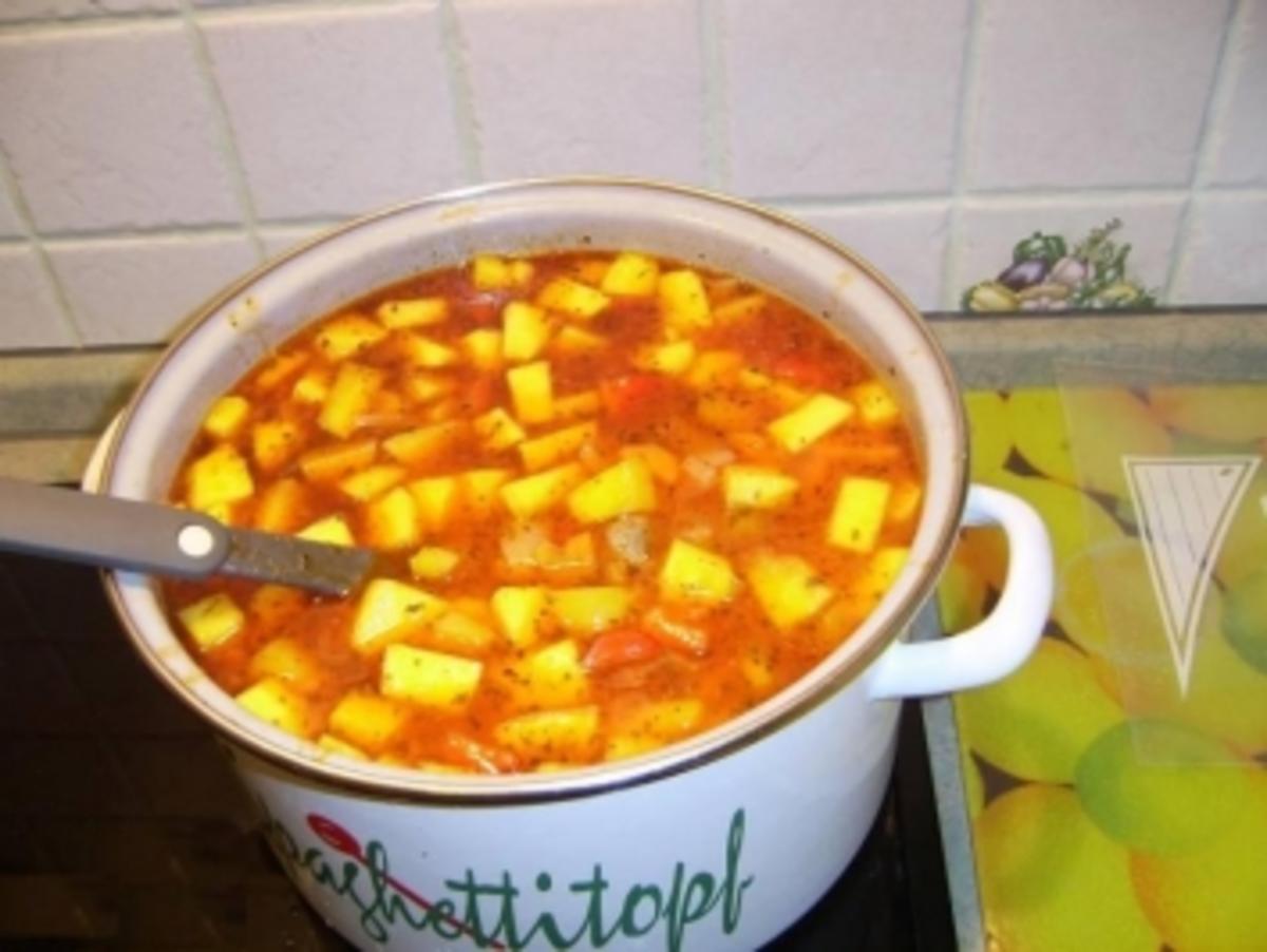 Klösschensuppe mit Paprika, Tomate und Kürbis - Rezept
