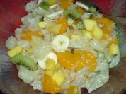 Obstsalat aus Südfrüchten mit Vanillejoghurt - Rezept