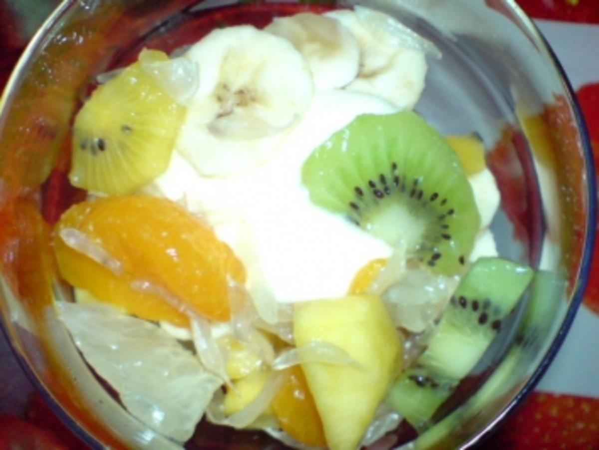 Obstsalat aus Südfrüchten mit Vanillejoghurt - Rezept