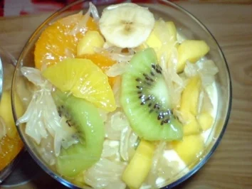 Obstsalat aus Südfrüchten mit Vanillejoghurt - Rezept