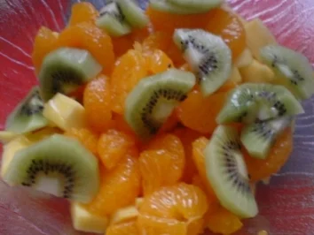 Obstsalat aus Südfrüchten mit Vanillejoghurt - Rezept