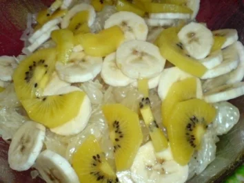 Obstsalat aus Südfrüchten mit Vanillejoghurt - Rezept