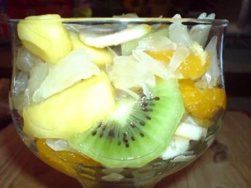 Obstsalat aus Südfrüchten mit Vanillejoghurt - Rezept