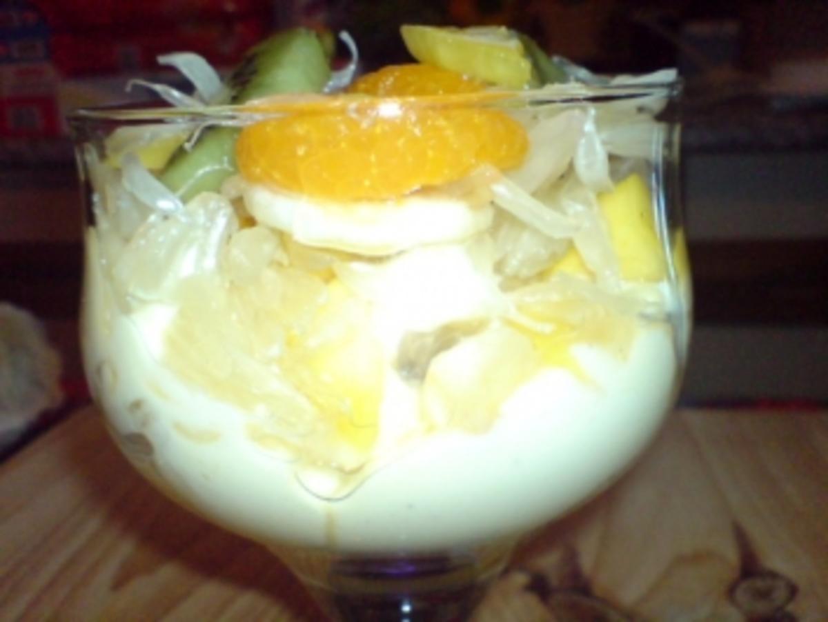 Obstsalat aus Südfrüchten mit Vanillejoghurt - Rezept