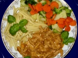 Rezept: Putengeschnetzeltes mit Nudeln und Mischgemüse Putengeschnetzeltes mit Nudeln und Mischgemüse - Rezept