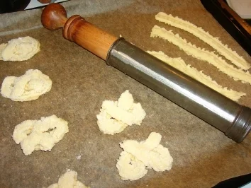 Saure - Sahne - Brezeln, schön mürbe! - Rezept