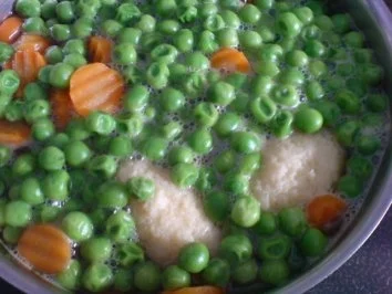 Erbsen, Wurzeln und Klöße - Rezept - Bild Nr. 7