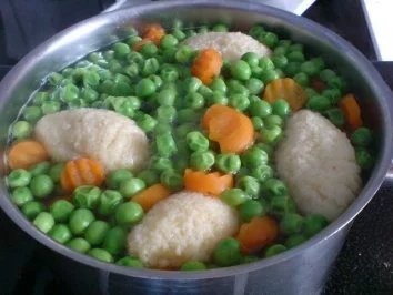 Erbsen, Wurzeln und Klöße - Rezept - Bild Nr. 8