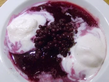 Rezept: Blaue Beeren mögen flotten Vanille-Milchschaum Blaue Beeren mögen flotten Vanille-Milchschaum - Rezept