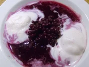Blaue Beeren mögen flotten Vanille-Milchschaum - Rezept