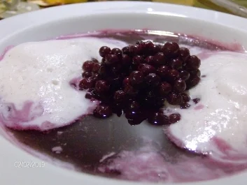 Rezept: Blaue Beeren mögen flotten Vanille-Milchschaum Blaue Beeren mögen flotten Vanille-Milchschaum - Rezept