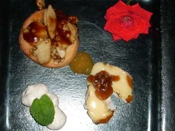 Rezept: Warmer Vacherin Mont-d´Or mit Birnen-Walnusstarte Warmer Vacherin Mont-d´Or mit Birnen-Walnusstarte - Rezept