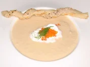 Forellenrahmsuppe mit Sesamstange - Rezept