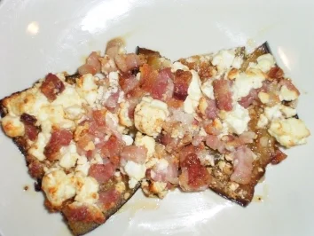 Rezept: Aubergine mit Schafkäse überbacken Aubergine mit Schafkäse überbacken - Rezept