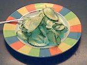 Gurkensalat mit Dill-Sahne - Rezept