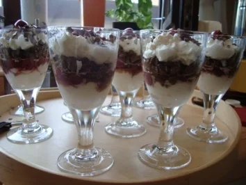 *Dessert - Kirschen-Dessert - Rezept