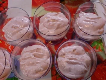 Quarkspeise mit Erdbeeren - Rezept