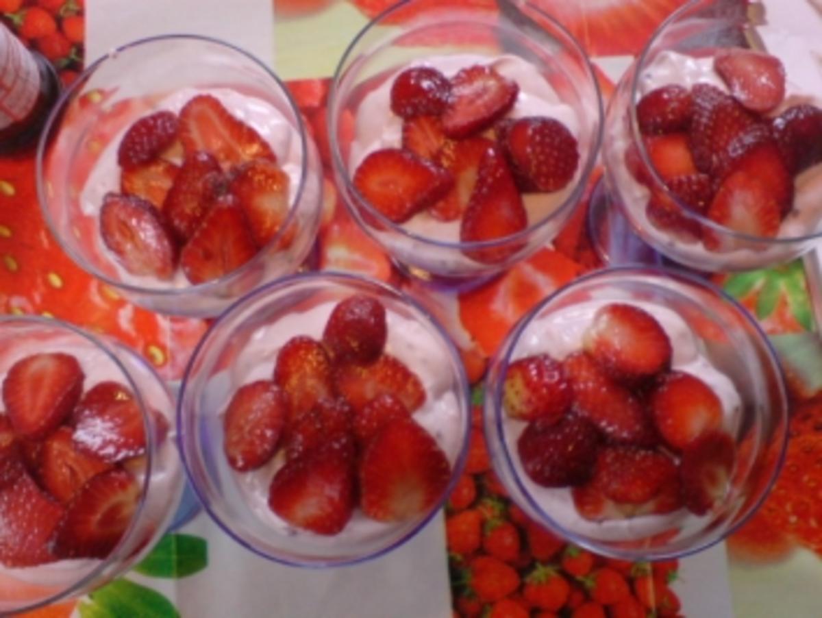 Quarkspeise mit Erdbeeren - Rezept