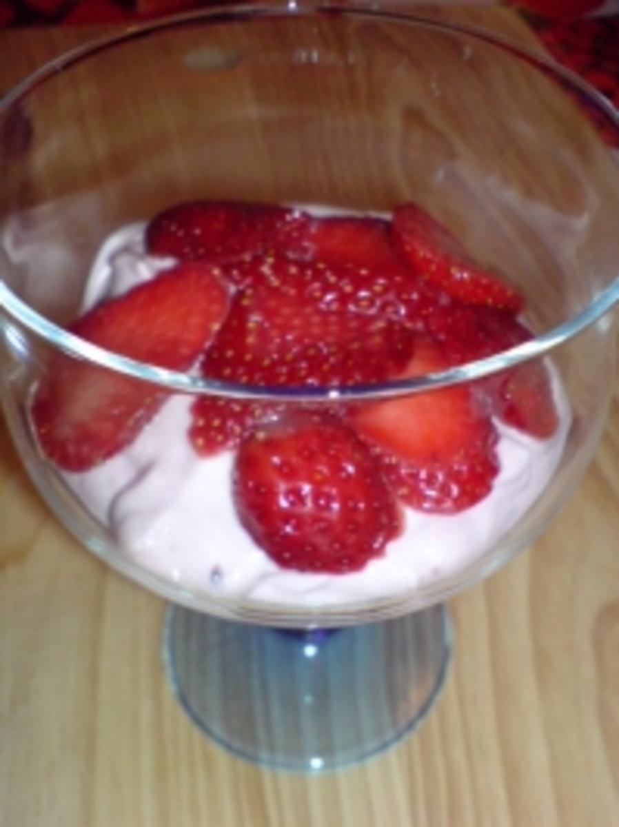 Quarkspeise mit Erdbeeren - Rezept