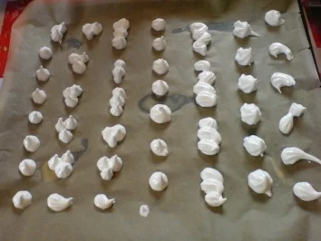 Rezept: Luftige Baisers Bild Nr. 8 Luftige Baisers - Rezept - Bild Nr. 8