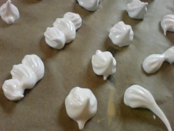 Rezept: Luftige Baisers Bild Nr. 9 Luftige Baisers - Rezept - Bild Nr. 9