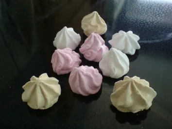 Rezept: Luftige Baisers Bild Nr. 3 Luftige Baisers - Rezept - Bild Nr. 3